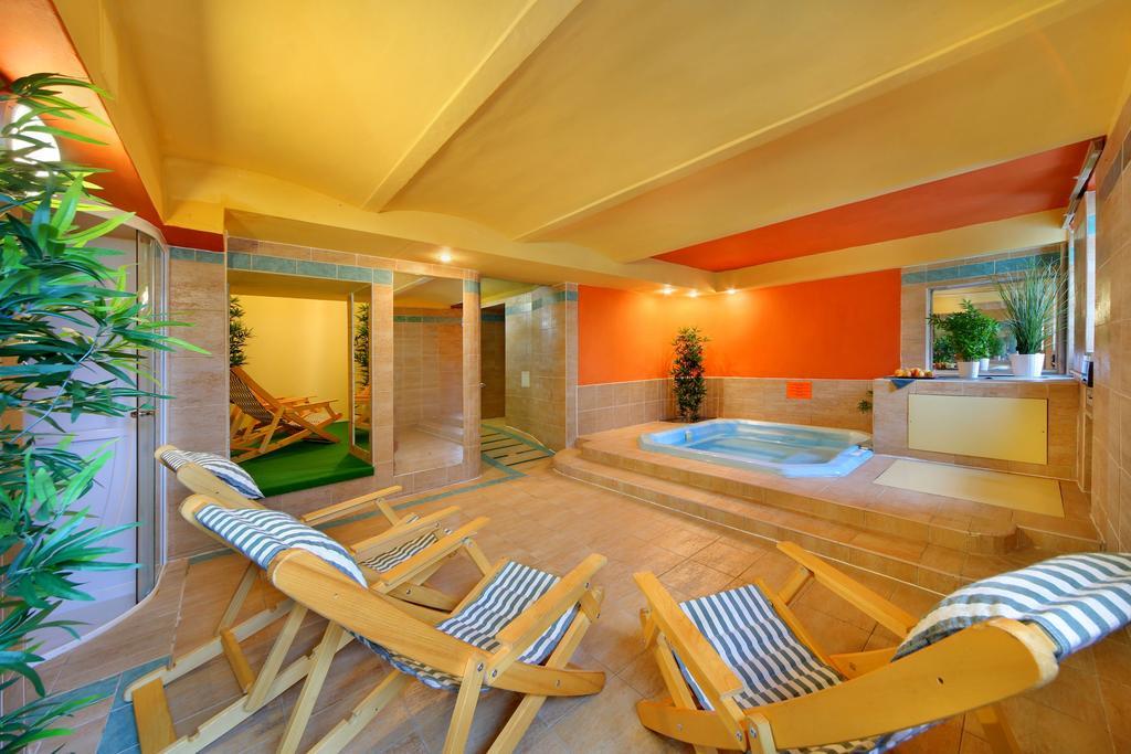Palace Club Špindlerŭv Mlýn Exteriér fotografie